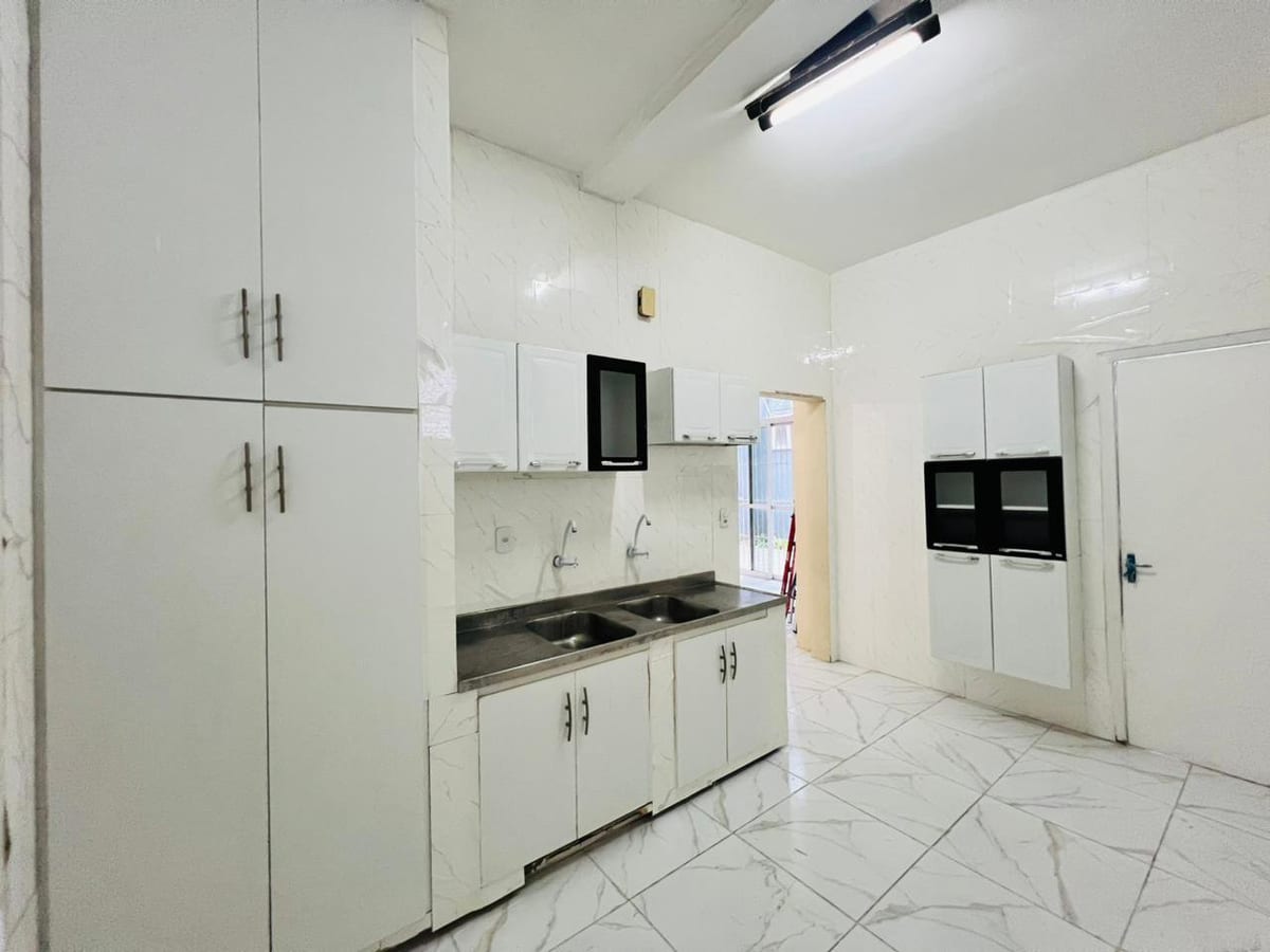 Apartamento para aluguel no Meireles - 243m², com closet, varanda e dependência de empregada