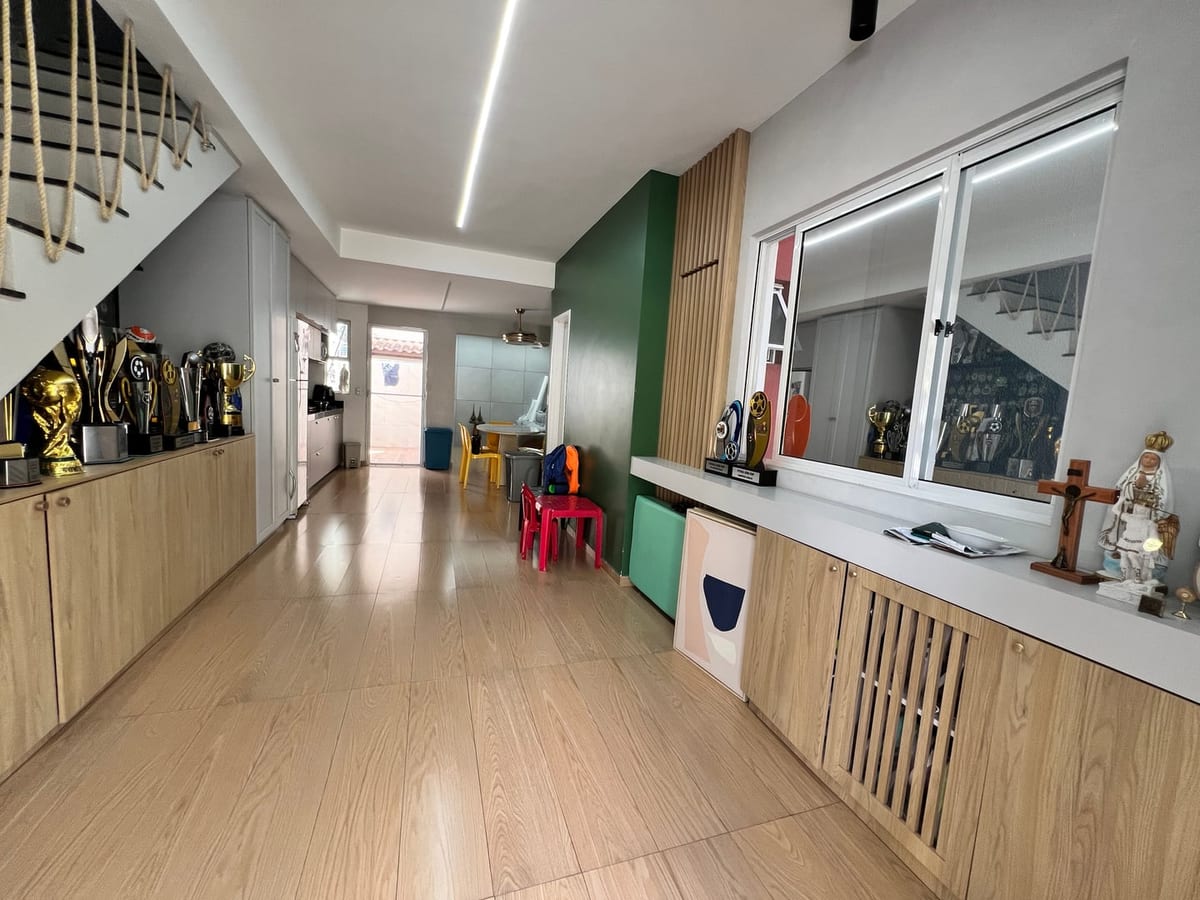 Casa duplex em condomínio fechado | Lagoa Redonda